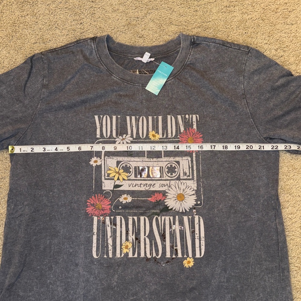 Maurices Women’s T-shirt Fun Graphic - Picture 4 of 8